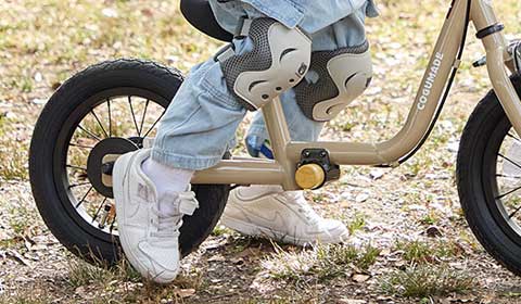 しっかり足がつく低床サドル