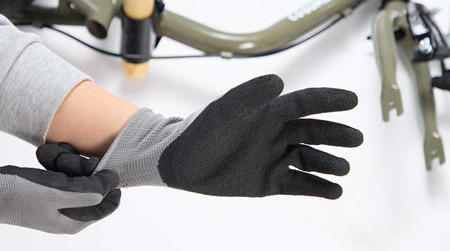 手袋を着用する